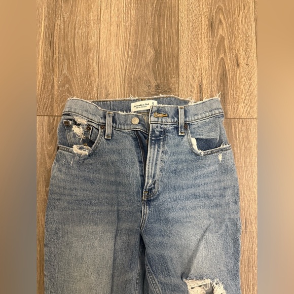 Abercrombie & Fitch Hi Rise Mom Jeans Distressed Light Wash Size 27 4R - Picture 3 of 6